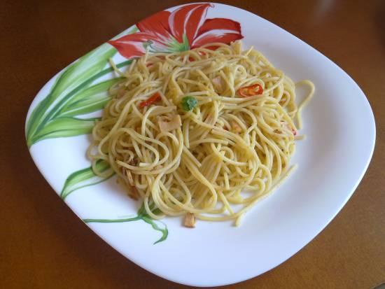 Spaghetti aglio & oglio & pepperoncino